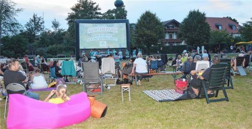Drei Tage lang gibt es wieder Open-Air-Kino im Grassauer Kurpark. Foto  Archiv Eder