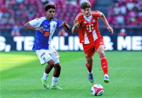 Durchstarter: Magnus Dalpiaz (rechts) debütierte im Testspiel in Zürich für die Bayern-Profis.Foto Imago
