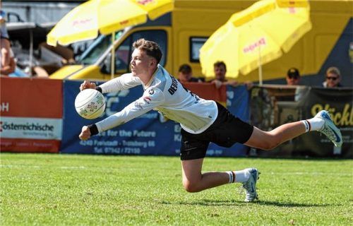 Ein Defensivspieler: Maximilian Ortmeier kann Bälle auch spektakulär abwehren.Foto re