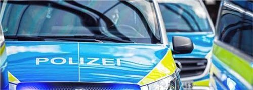 Ein großes Polizeiaufgebot sorgte in der Rimstinger Bahnhofstraße für Aufsehen (Symbolbild).Foto DPA