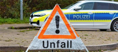 Eine 74-jährige Radfahrerin aus Bruckmühl, die bei einem Unfall (Symbolfoto) am 13. August schwer verletzt worden war, ist jetzt im Krankenhaus gestorben. Foto IMAGO/Fotostand