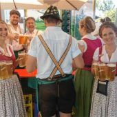 Mostfest zieht Besucher in Rottau an
