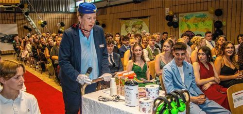 „Es gibt Reisegruppen, die hat man sich nicht ausgesucht“, meinte „Stewardess“ Helga Büch. Foto stache