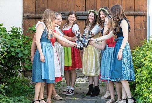 Für die noch junge Erhartinger Dirndlschaft ist das Volksfest eine willkommene Gelegenheit.