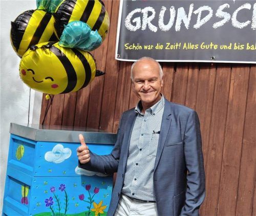 Für ihn haben die ganz großen Ferien begonnen: 15 Jahre lang leitete Max Schweiger die Grund- und Mittelschule Bad Endorf. Nun ist er in Pension gegangen. Foto re