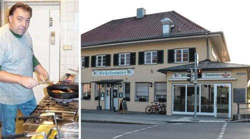 Gerhard Fuchs wird Ende September in Pang den Kirchenwirt wiedereröffnen. Gestern hat er im Kolbermoorer Brückenwirt ein letztes Mal Schnitzel gebraten. Foto Matthias Riediger