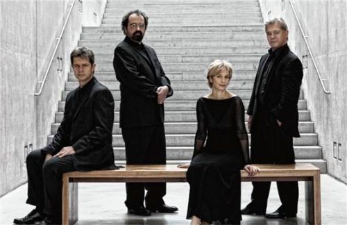 Haben die Auflösung ihres Quartetts angekündigt: (von links) Lukas Hagen, Rainer Schmidt, Veronika Hagen und Clemens Hagen.Foto hoffmann