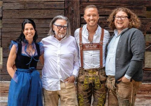 Im Gespräch mit den Wirtsleuten mit Herz: Sylvi Schmidt, Michael Fraenkel, Franz Stettner und Max Fraenkel sind ein eingespieltes Team und können sich aufeinander verlassen – sie lieben es, Gastgeber zu sein.