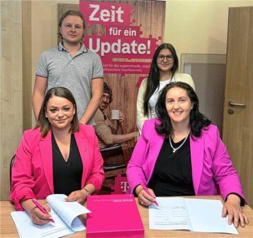 Kooperationsabschluss im Mai mit der Telekom bezüglich des Breitbandausbaus. Foto Gmd Heldenstein