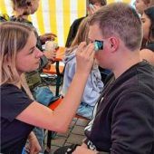 Buntes Fest trotzt störendem Regen