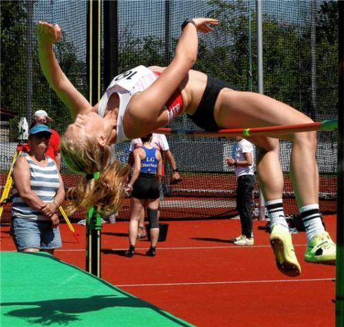 Lara Mößthaler vom TSV Wasserburg wurde bayerische Meisterin im Hochsprung der Juniorinnen.Fotos Stuffer