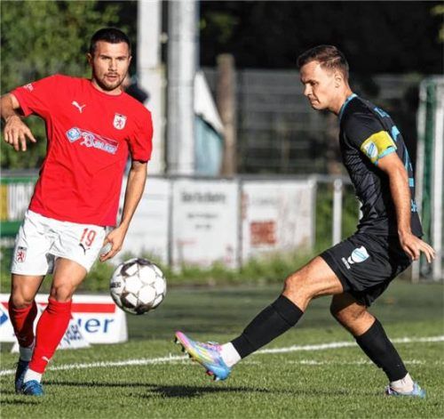 Maximilian Biegel (links) erzielte den Siegtreffer für den TSV Wasserburg.Foto Christian Mühlhofer