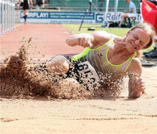 Michael Pagels vom TSV 1860 Rosenheim wurde zweifacher deutscher Vize-Meister im Weit- und Dreisprung der Männer M65.Fotos Stuffer