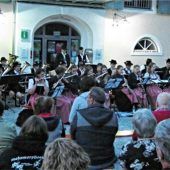 Blasmusik-Abend verzaubert im Grabenstätter Schlosshof