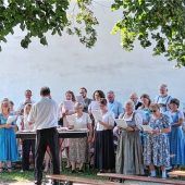 Firmkreuz im Pfarrgarten St. Korbinian geweiht