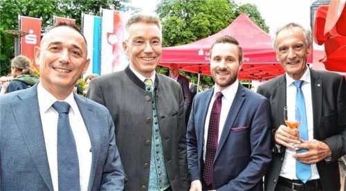 Nutzten die Zeit für gemeinsame Gespräche: (von links) Polizeidirektor Volker Klarner, Landrat Otto Lederer, Landtagsabgeordneter Daniel Artmann und Pfarrer Andreas Maria Zach.