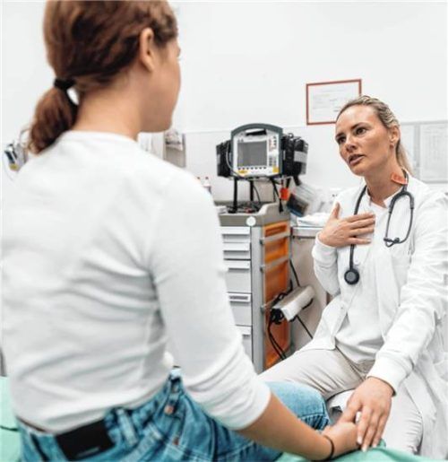 Obwohl die OVB-Region laut Statistik hervorragend mit Fachärzten ausgestattet ist, sieht die Praxis anders aus. Besonders mit Blick auf die kommenden Jahre drohen große Herausforderungen. Foto IMAGO