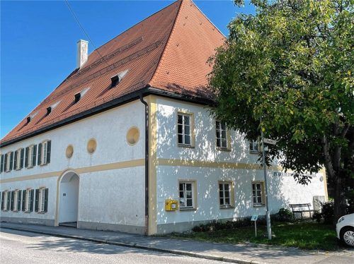 Ortsprägend für Frasdorf ist das Pfarrheim, das sich allerdings in keinem guten baulichen Zustand befindet. Eine gemeinsame Nutzung von Gemeinde und Kirchenverwaltung wurde im Gemeinderat lebhaft diskutiert. Foto Kirchner