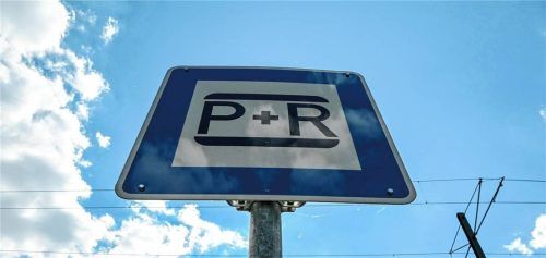 Parken am Bahnhof: Der Gemeinderat Bernau ringt um Lösungen für Parkplatzprobleme und neue Halteverbote.Foto dpa