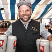 Oktoberfest-Holzkegelbahn im Biergarten, Malle-Montag und jeden Samstag Bier-Bingo