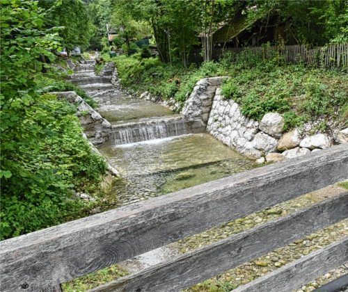 Schleching diskutiert Schutzmaßnahmen am Alpbach (Foto) und prüft den Gemeindehaushalt 2021 bis 2023. Foto wunderlich