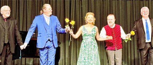 Schlussbeifall für alle: (von links): Jean Pierre Faber, Markus Herzog, Kayo Hashimoto, Oskar Hillebrandt, Michael Doumas.