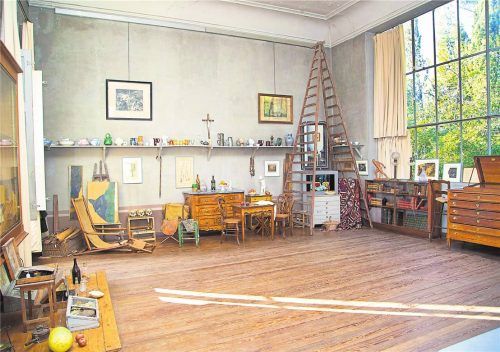 Sein Atelier: Alle original Utensilien des Malers stehen so, wie er sie hinterließ.R.: Bronzestatue von Cézanne in Aix.