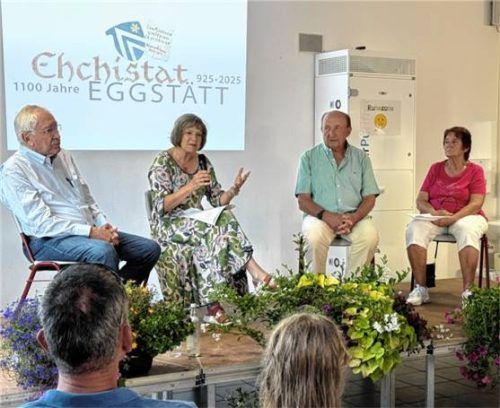 Sie führen durch den Abend: (von links) Valentin Knott, Christine Lubkoll-Klotz, Ortsarchivar Peter Fenzl und Ingrid Langl.Foto Georg Voit