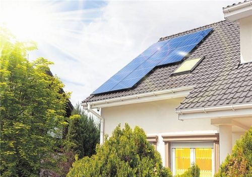 Solaranlagen können im Urlaub weiterlaufen. Foto Smarterpix / MAXSHOT