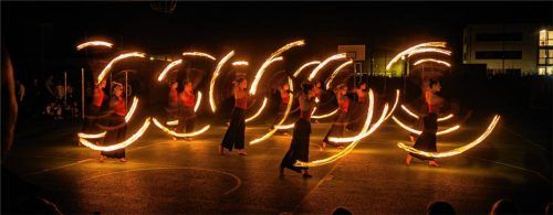 Spektakulär verlief die Feuershow in der Abenddämmerung.