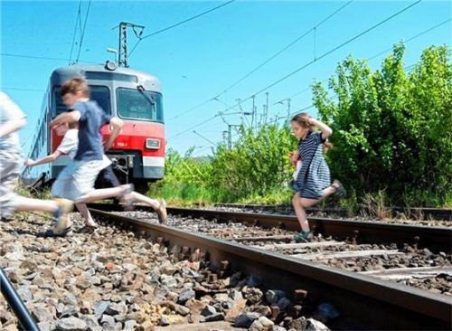 Spielende Kinder am Gleis begeben sich in tödliche Gefahr. Foto Bundespolizei (Symbolbild)