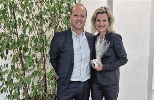 Staatssekretärin Daniela Ludwig mit dem CEO von Advantest, Peter Wewerka. Foto Advantest