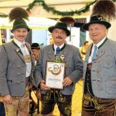 Goldenes Gauehrenzeichen für Balthasar Engelsberger