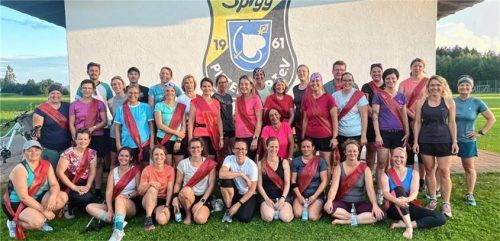 Stolz über ihre Leistung stellten sich die Teilnehmer des „Lauf 10!“ zum Abschlussfoto. Foto künzner-Hingerl