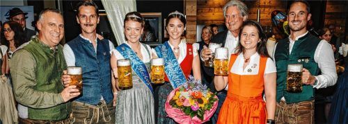 Von links nach rechts: Klaus Hertreiter (Herbstfestleiter) neben den Jury-Mitgliedern Michael Hinterseer (Auerbräu), Maria Berger (Miss Herbstfest 2024), Eva Maria Bachmaier (Miss Herbstfest 2025), Hermann Tomczyk (WV Ehrenvorstand), Sophie Steegmüller (Flötzinger Bräu), Maximilian Werndl (WV Vorstandsmitglied). Fotos Stefan Gulden, Simon Hölzl