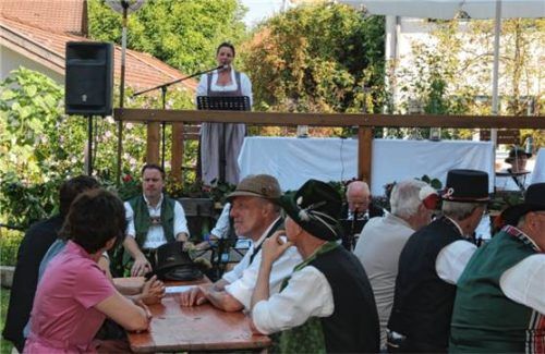 Vorsitzende Christiane Tiefenmooser bei der Begrüßung
Foto Schwitteck