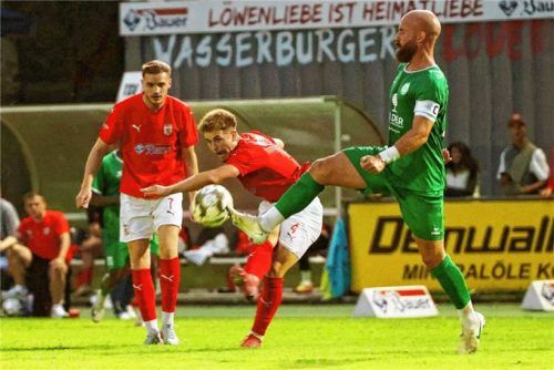 Wasserburgs Mittelfeldspieler George Dumitru erzielt hier den ersten seiner beiden Treffer.Foto mb.presse – Butzhammer
