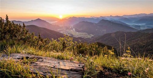 Weiter Blick vom Breitenstein ins Achental. Foto  Achental Tourismus
