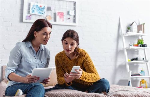 Welcher Beruf ist der Richtige? Die individuellen Vorstellungen der Jugendlichen sollten bei der Beratung durch die Eltern im Fokus stehen.Foto  adobestock/LIGHTFIELD STUDIOS