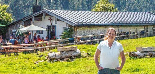 „Wenn ich auch jetzt nur noch als ‚Wanderin‘ auf die Almen komme, werde ich doch im Herzen immer eine Sennerin sein.“ Die neue Geschäftsführerin des Almwirtschaftlichen Vereins Oberbayern (AVO), die Oberwössnerin Brigitte Meier, bleibt ihren Almjahren eng verbunden.Foto Flug