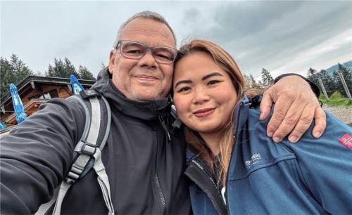 Wird dieses Glück bald auseinandergerissen? Frank Lingemann aus Bad Feilnbach will in wenigen Monaten seine Freundin Rhonette Jean Olivar heiraten. Doch jetzt steht die Abschiebung der 33-jährigen Pflegehelferin im Raum. Foto re
