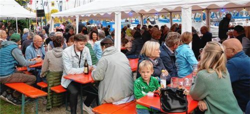 Zahlreiche Gäste waren beim Hafenfest in Breitbrunn dabei. Fotos Wastl