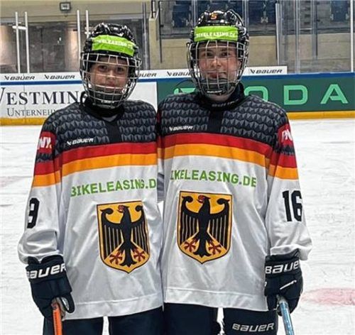 Zwei Nationalspielerinnen in einer Familie: Antonia (links) und Theresa Zielinski aus Bad Aibling.Fotos privat