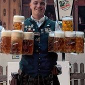 Sieben Mass in jeder Hand