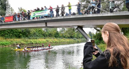 44 Teams gingen beim diesjährigen Drachenboot-Rennen auf der Mangfall an den Start. Fotos Schlecker