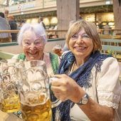 Ein Prost auf die Menschlichkeit