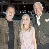 Schwarzenegger dirigiert die Kapelle