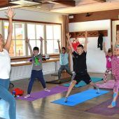 Yogis und Yoginis verwandeln sich in Steppentiere