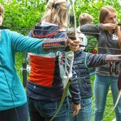 Junge Talente messen sich im Bogenschießen