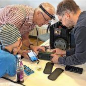 Räder, Roller und Radios im Repaircafé